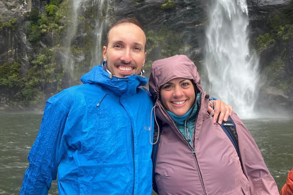 Foto de una pareja en su viaje por Nueva Zelanda