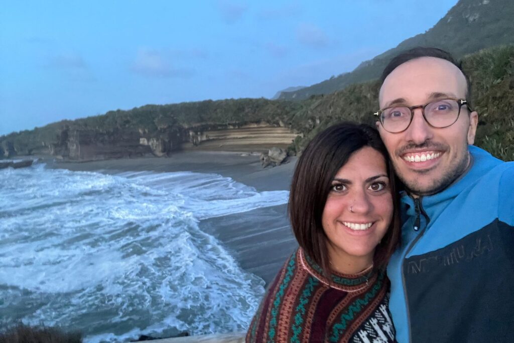 Foto de una pareja en su viaje por Nueva Zelanda
