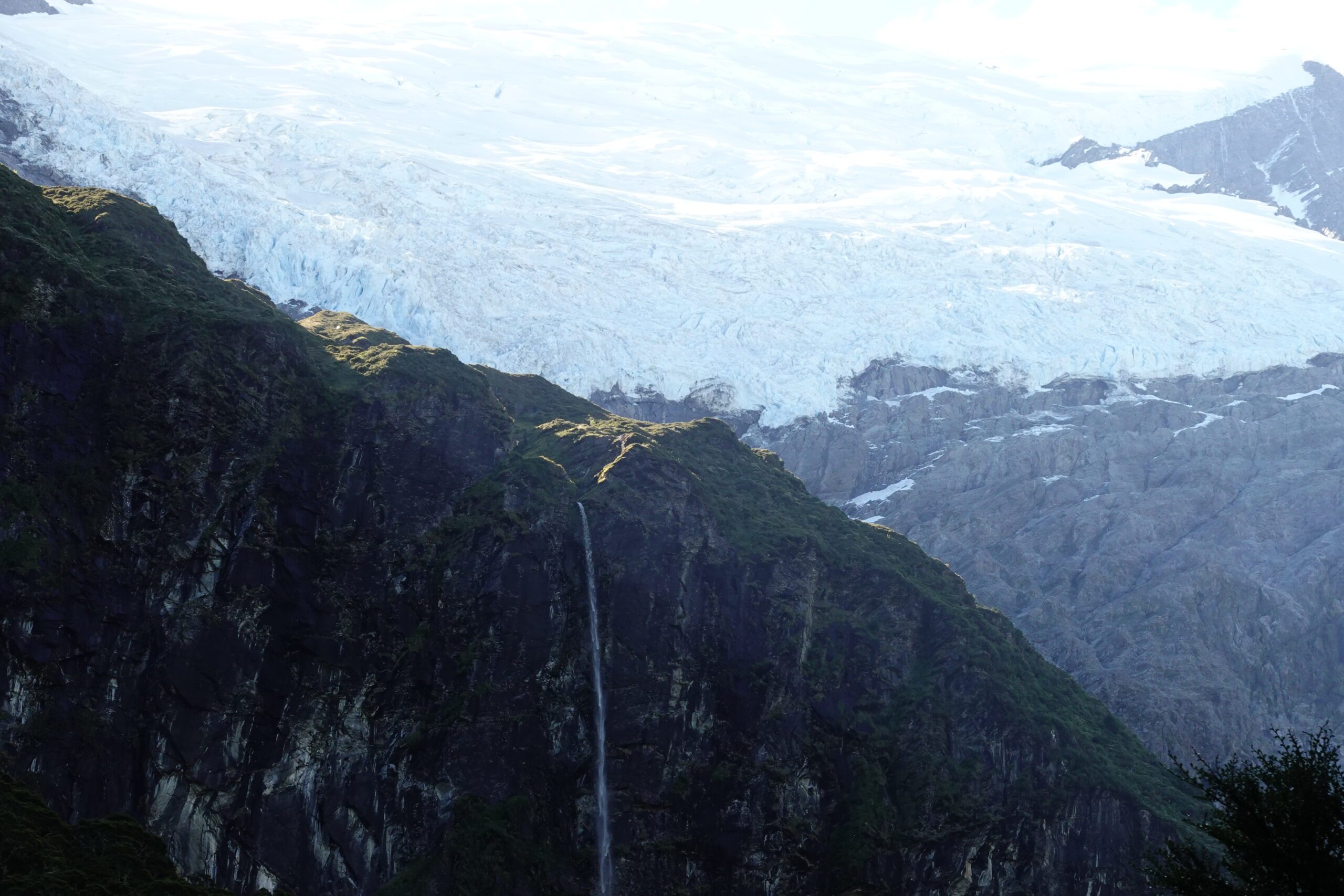 Glaciar Rob Roy con cascadas en el Parque Nacional Mount Aspiring, cerca de Wanaka