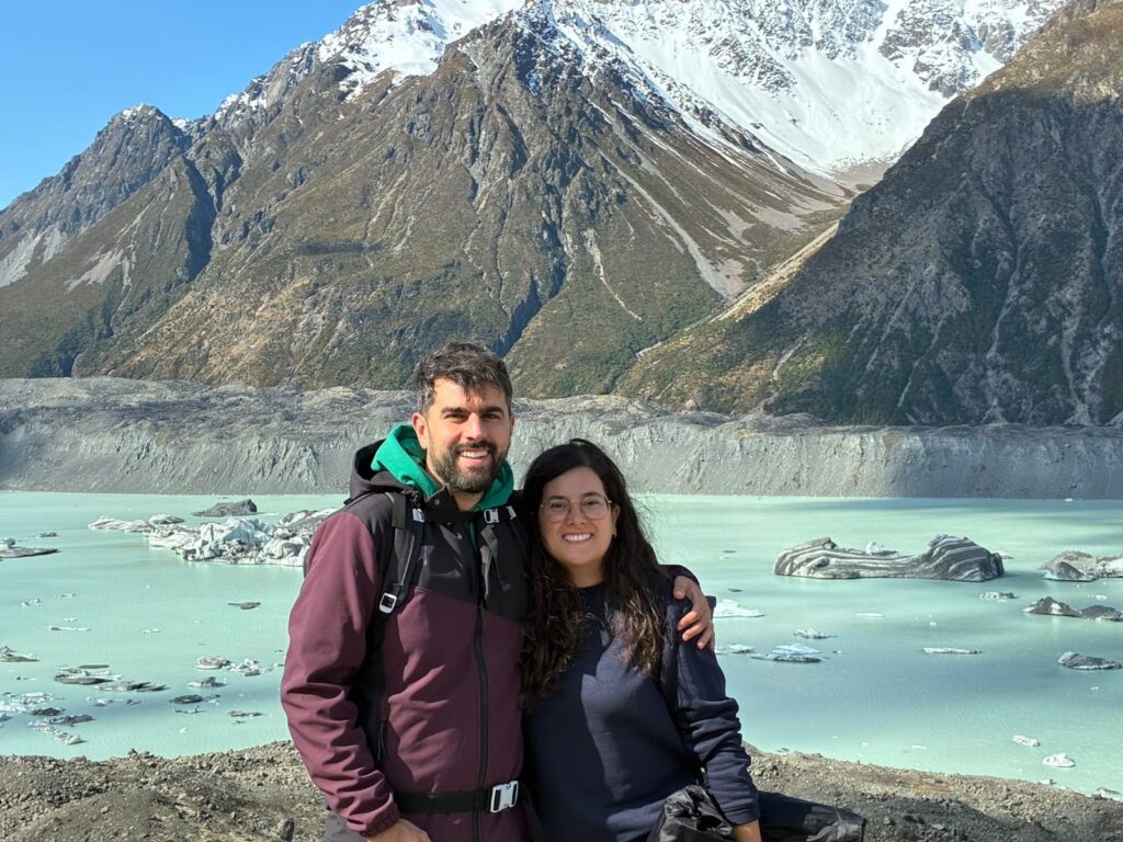 Laura y Víctor en el lago del glaciar Tasman